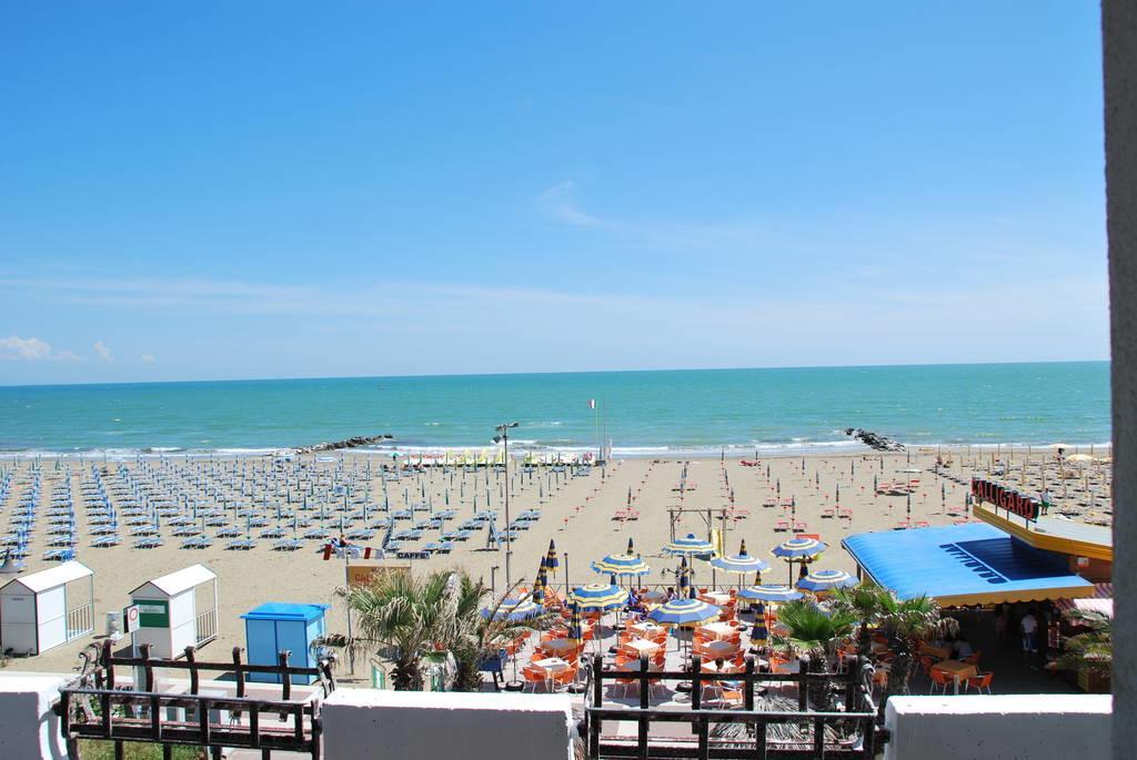 Appartamento Frontemare Azzurra กาออร์เล ภายนอก รูปภาพ