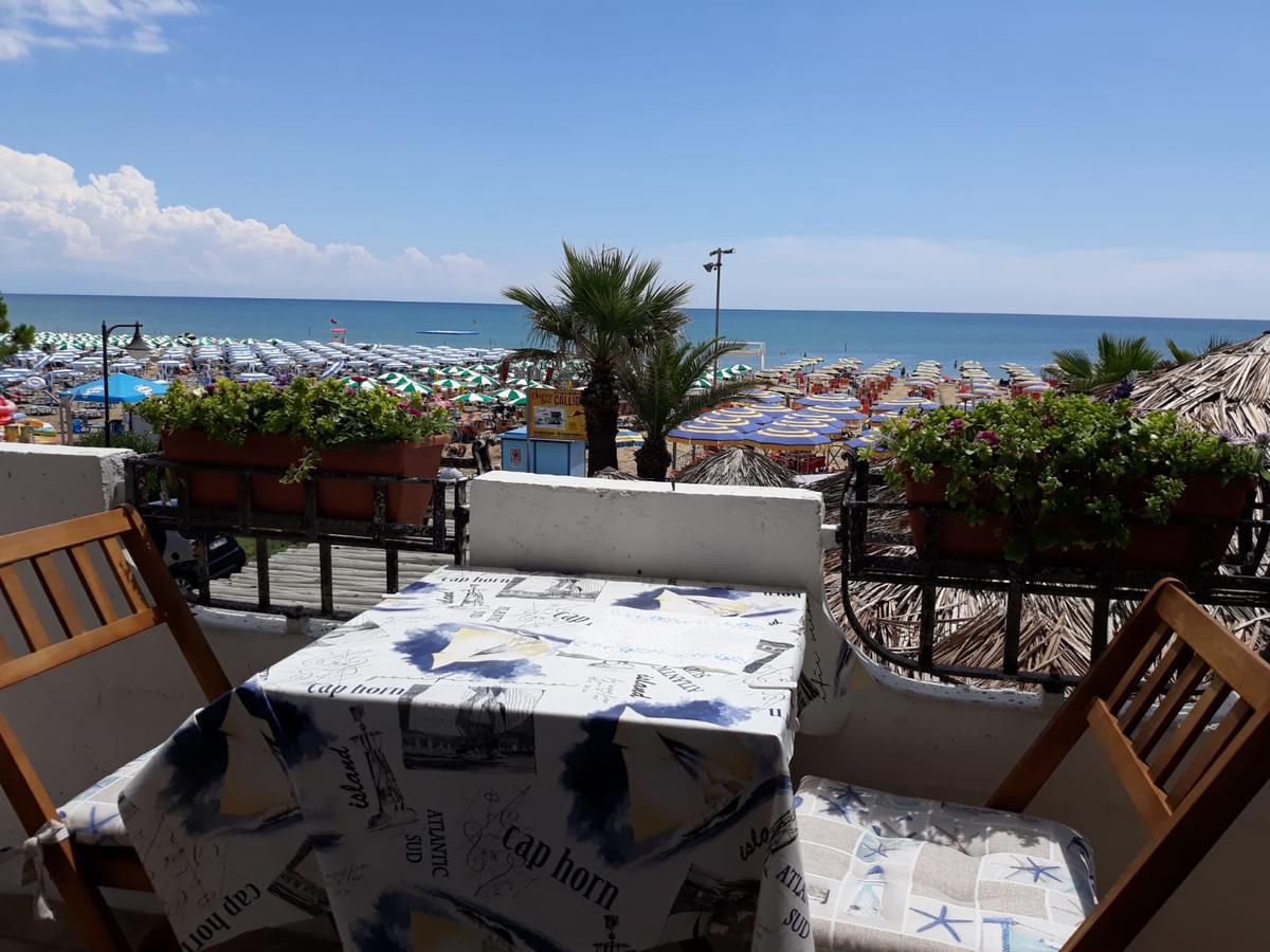 Appartamento Frontemare Azzurra กาออร์เล ภายนอก รูปภาพ