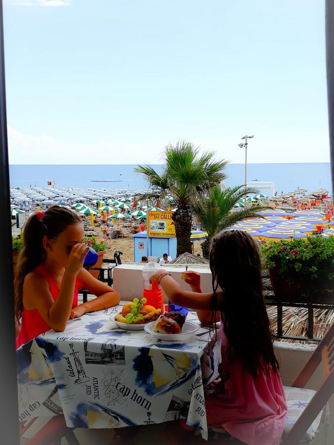 Appartamento Frontemare Azzurra กาออร์เล ภายนอก รูปภาพ